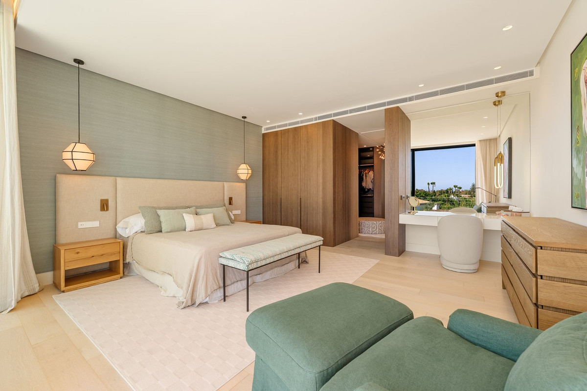 6 Bedroom Villa in San Pedro de Alcántara - Photo 49
