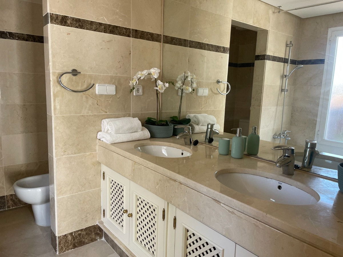 2 Bedroom Apartment in Marbella - Photo 12