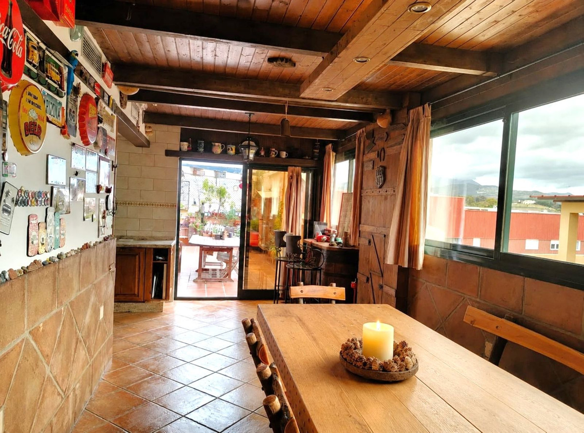 4 Bedroom Penthouse in San Pedro de Alcántara - Photo 6