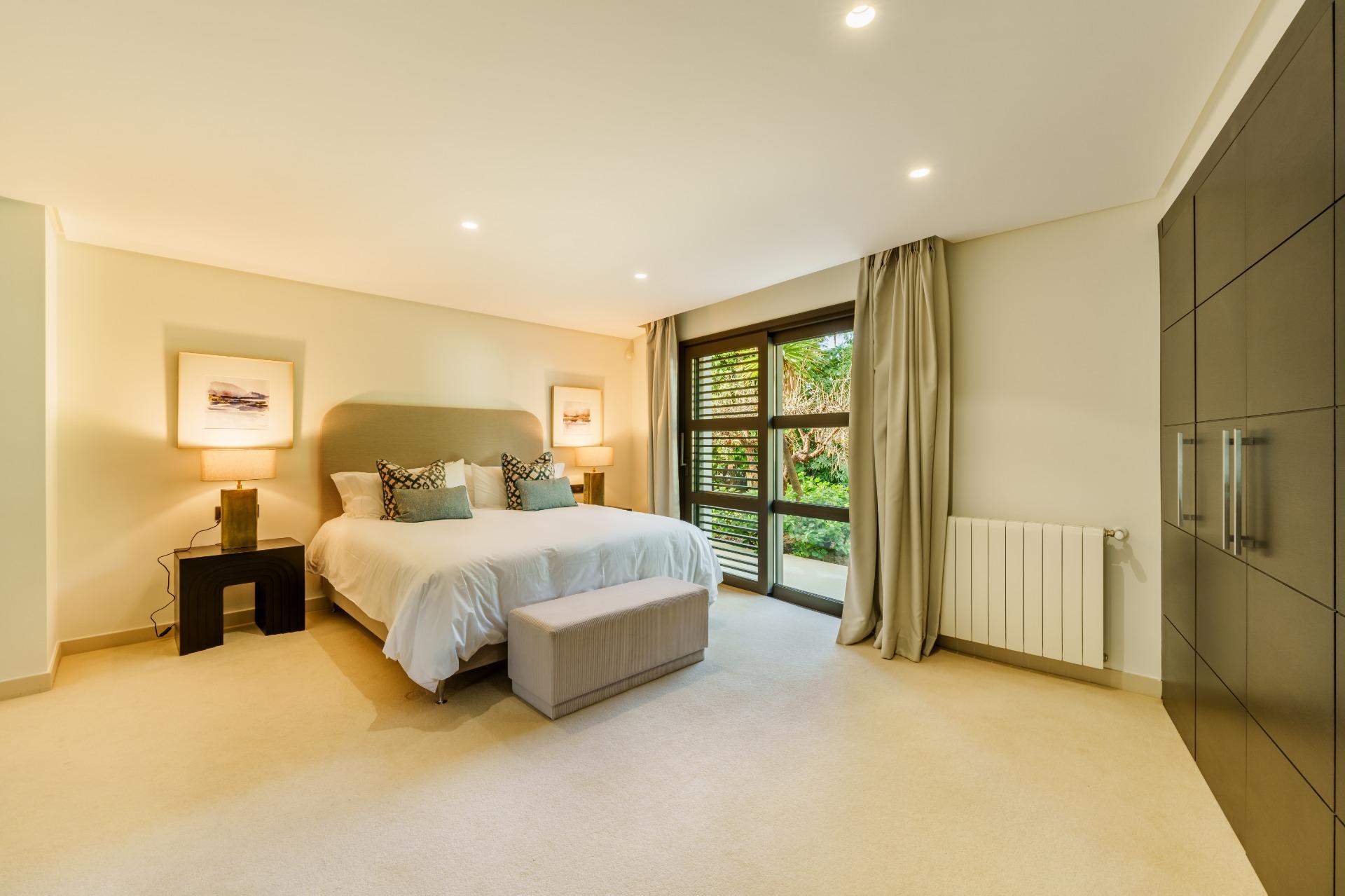 5 Bedroom Villa in Marbella - Photo 6