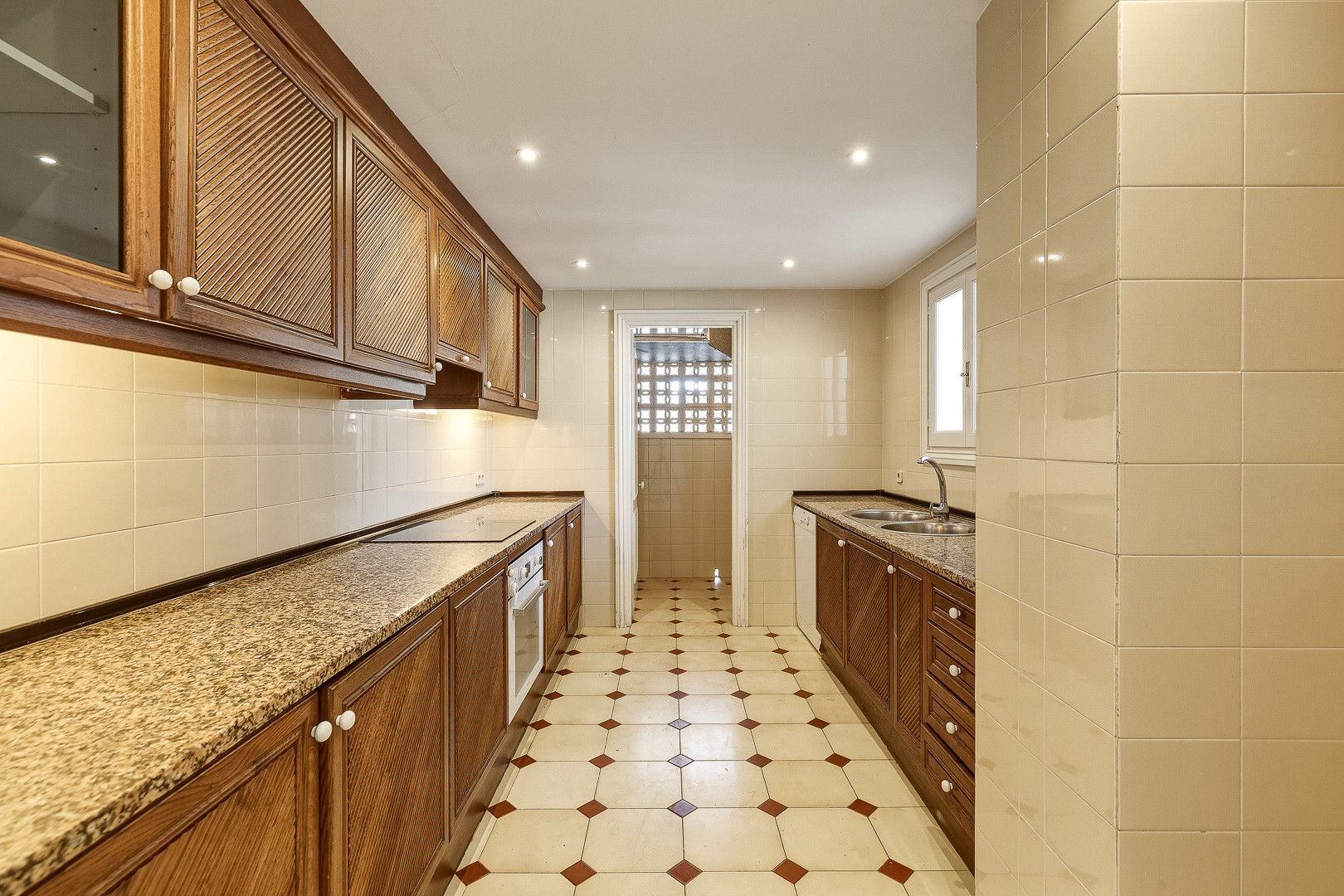 3 Bedroom Apartment in Marbella - Photo 9