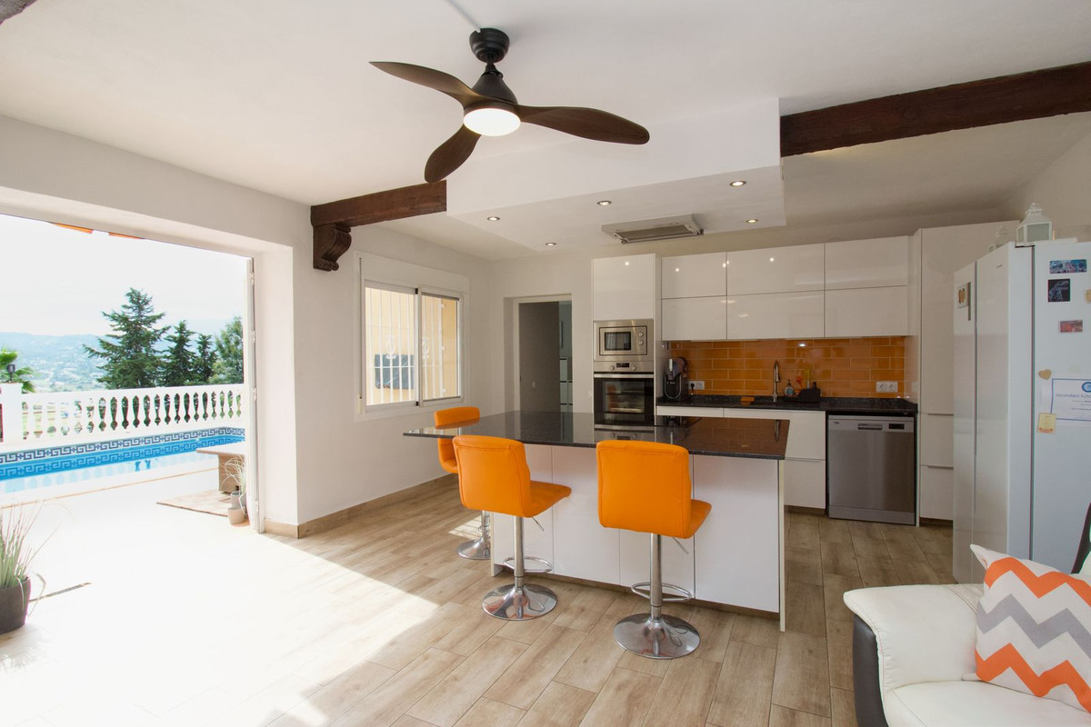 5 Bedroom Villa in Coín - Photo 25