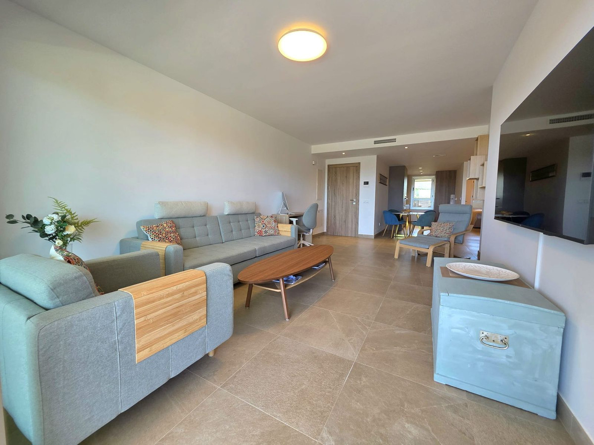 2 Bedroom Apartment in Estepona - Photo 10