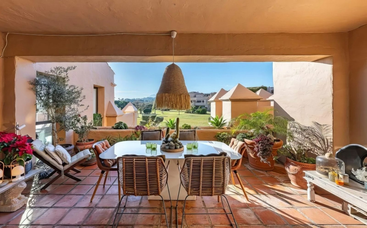3 Bedroom Penthouse in Estepona - Photo 3