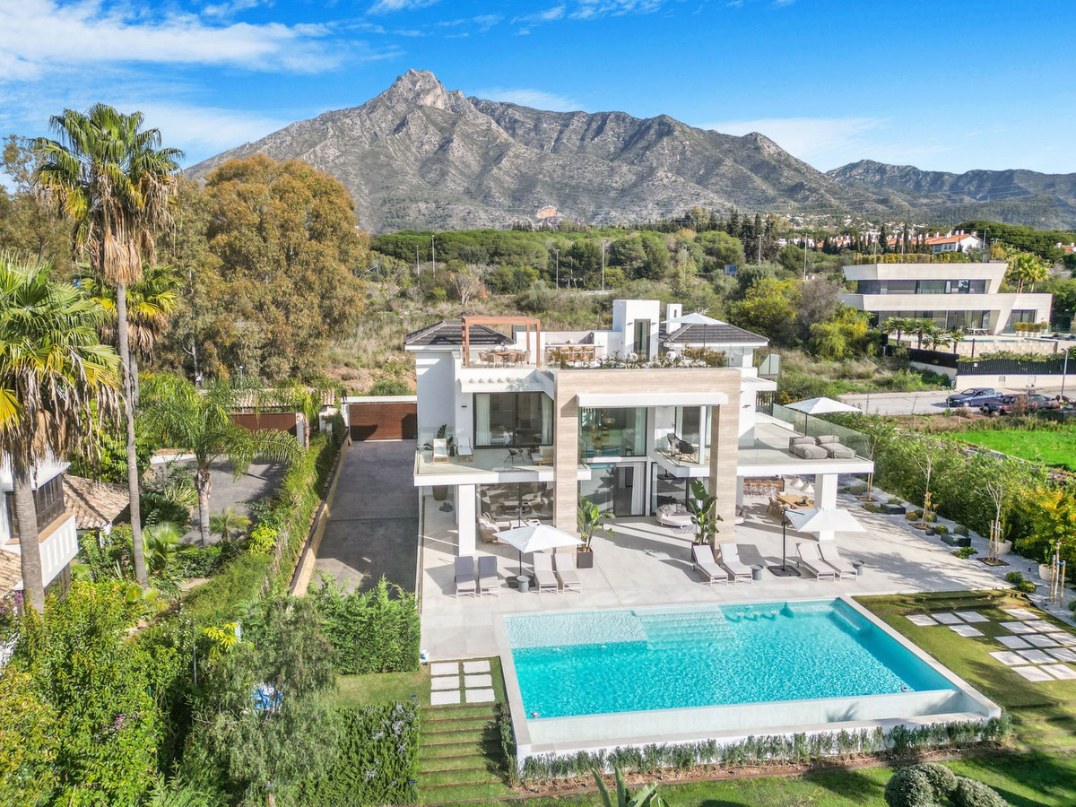 6 Bedroom Villa in Marbella - Photo 25