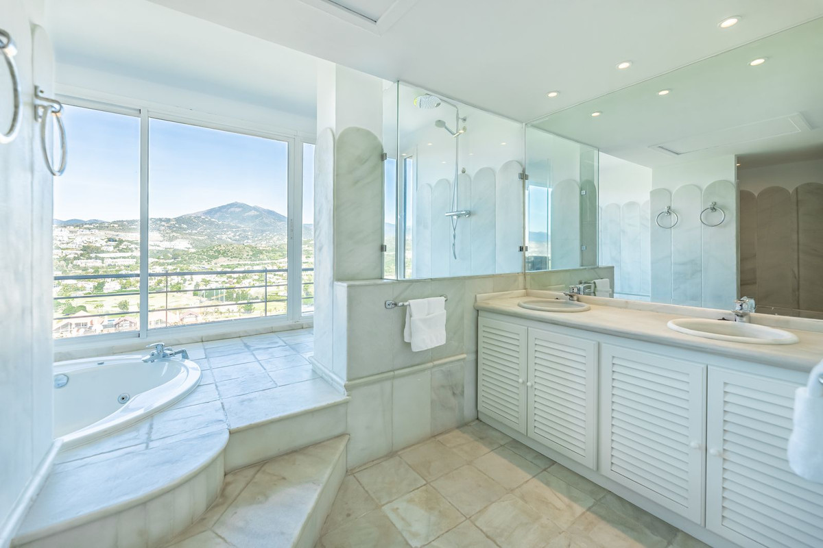 Piso de 5 dormitorios con piscina en Málaga – Foto 20