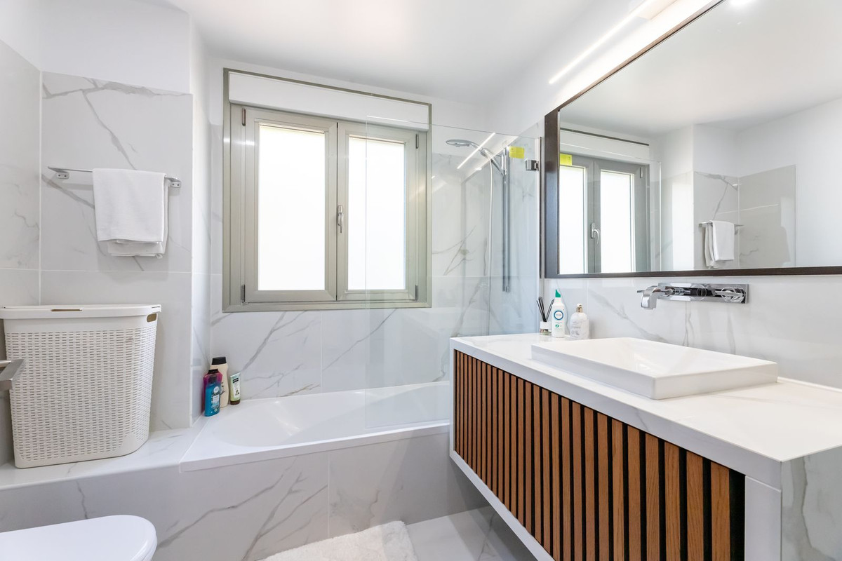 2 Bedroom Apartment in Benahavís - Foto 27
