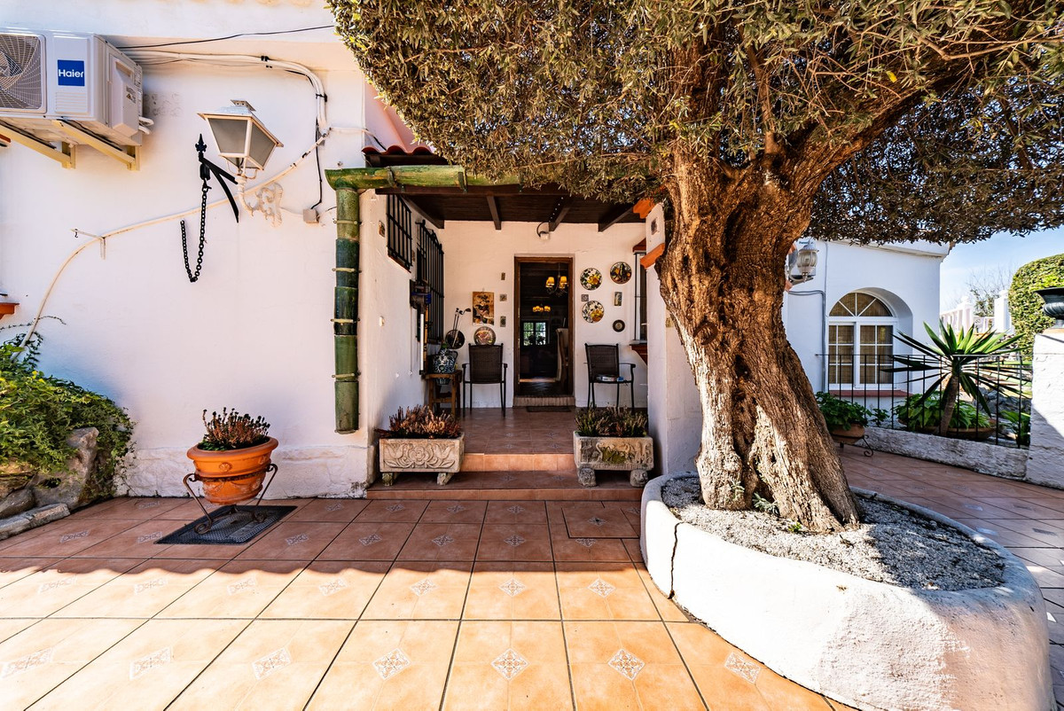 5 Bedroom Villa in Alhaurín de la Torre - Photo 14