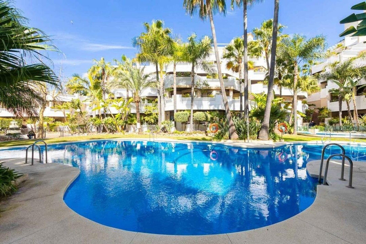 2 Bedroom Apartment in Marbella - Photo 23