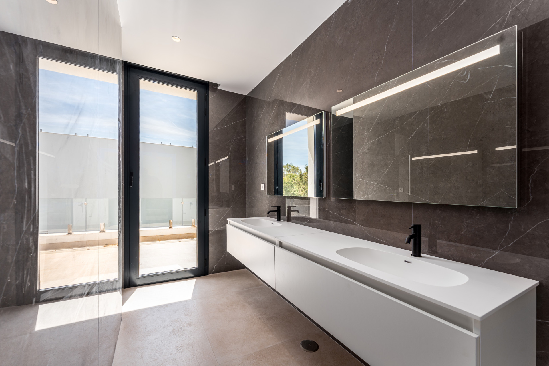 5 Bedroom Villa in Estepona - Photo 13