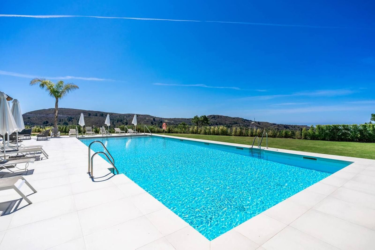 4 Bedroom Penthouse in Benahavís - Photo 25