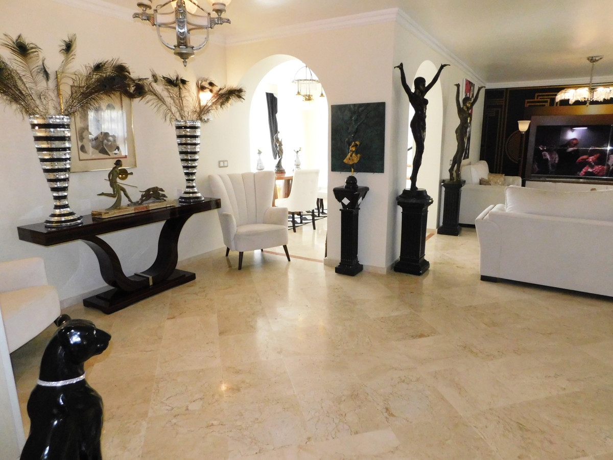 3 Bedroom Penthouse in San Pedro de Alcántara - Photo 3