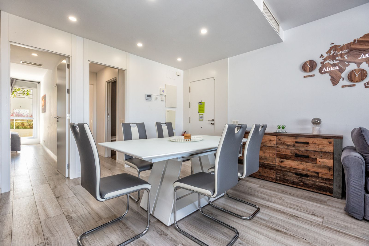 2 Bedroom Apartment in Estepona - Photo 13