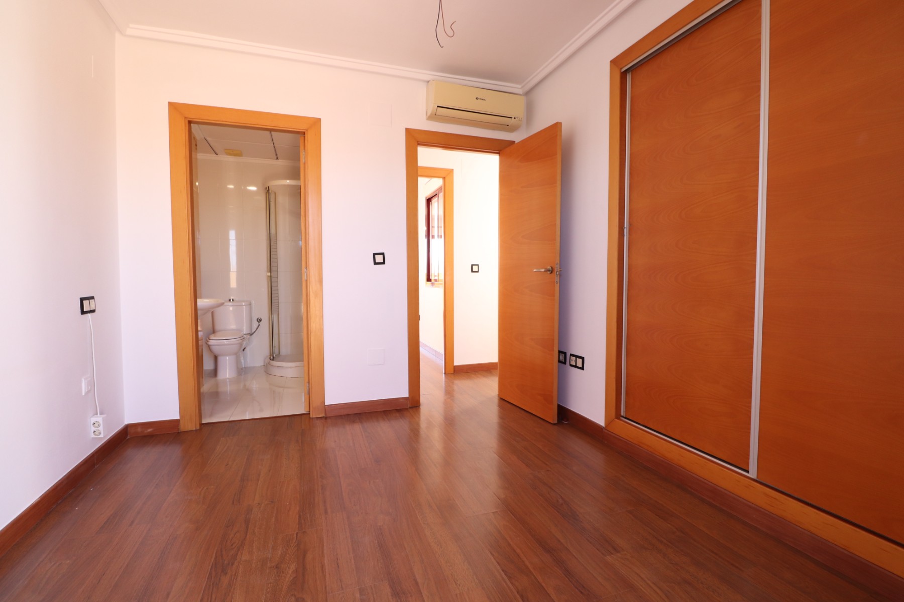Apartamento com 2 quartos com piscina em Alicante, Espanha – Foto 12
