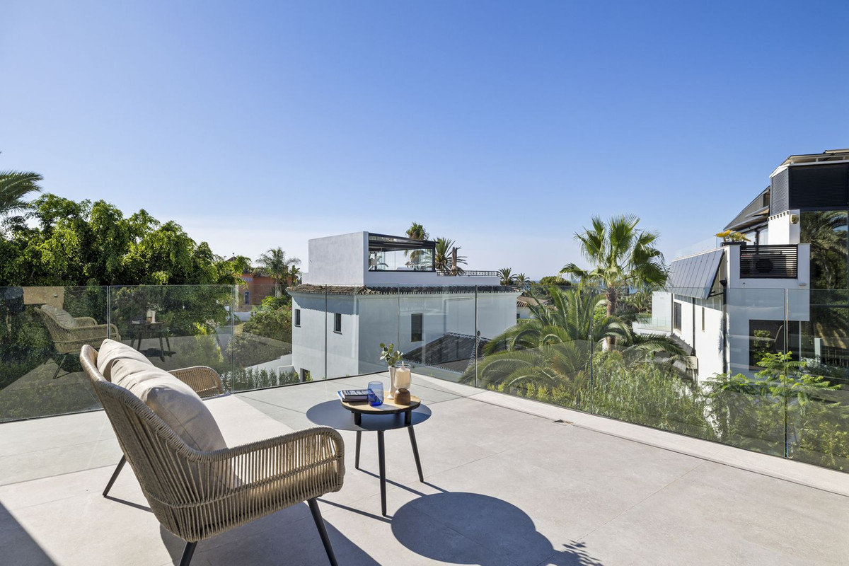 5 Bedroom Villa in Marbella - Photo 36