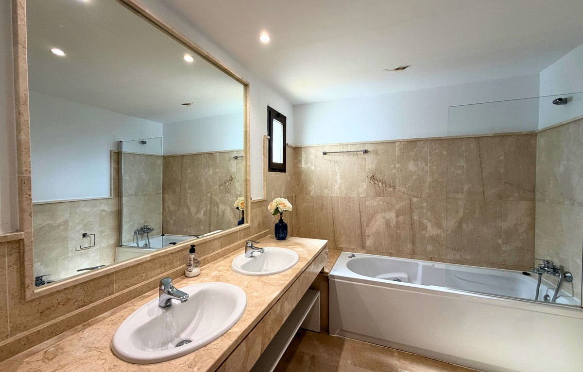 3 Bedroom Apartment in Casares - Photo 26