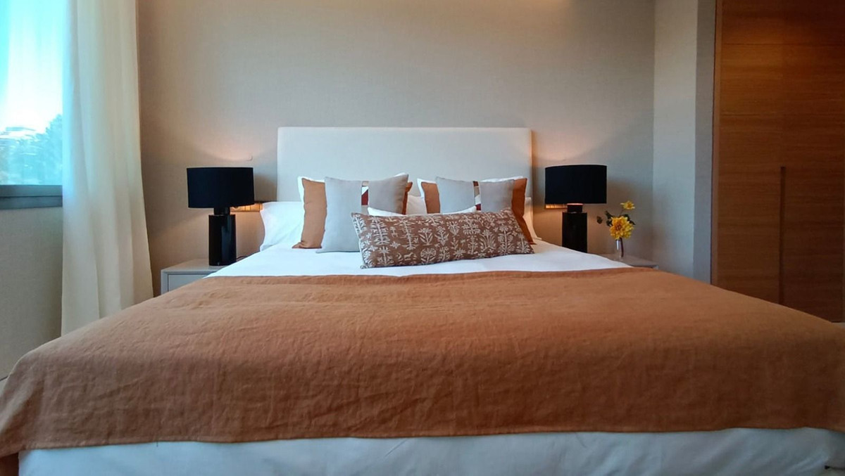 4 Bedroom Apartment in Marbella - Photo 16