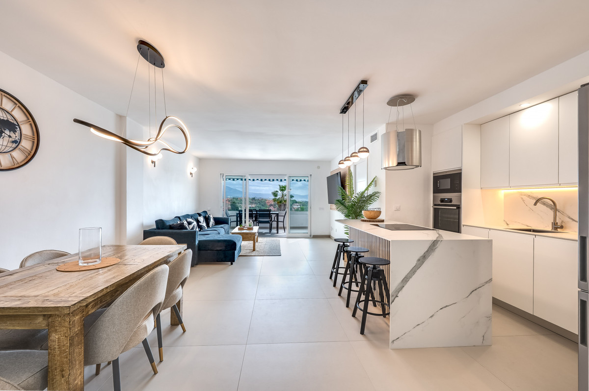 3 Bedroom Apartment in Marbella - Photo 3