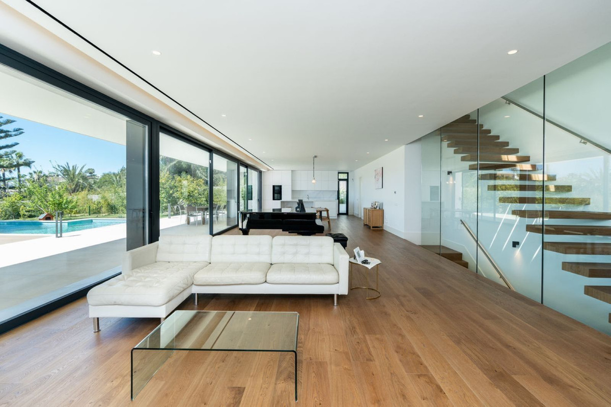 6 Bedroom Villa in Marbella - Photo 7