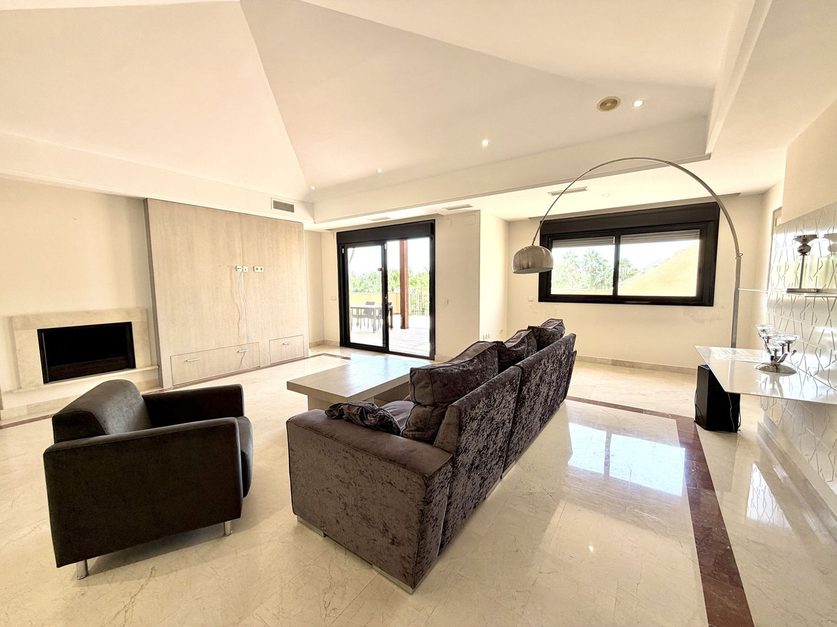 2 Bedroom Apartment in Marbella - Photo 15