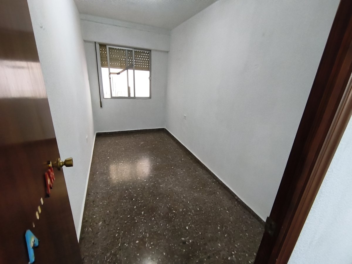 Piso de 4 dormitorios en Valencia – Foto 5