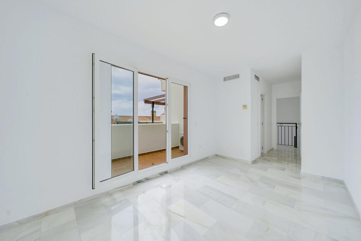3 Bedroom Penthouse in Benalmádena - Photo 22