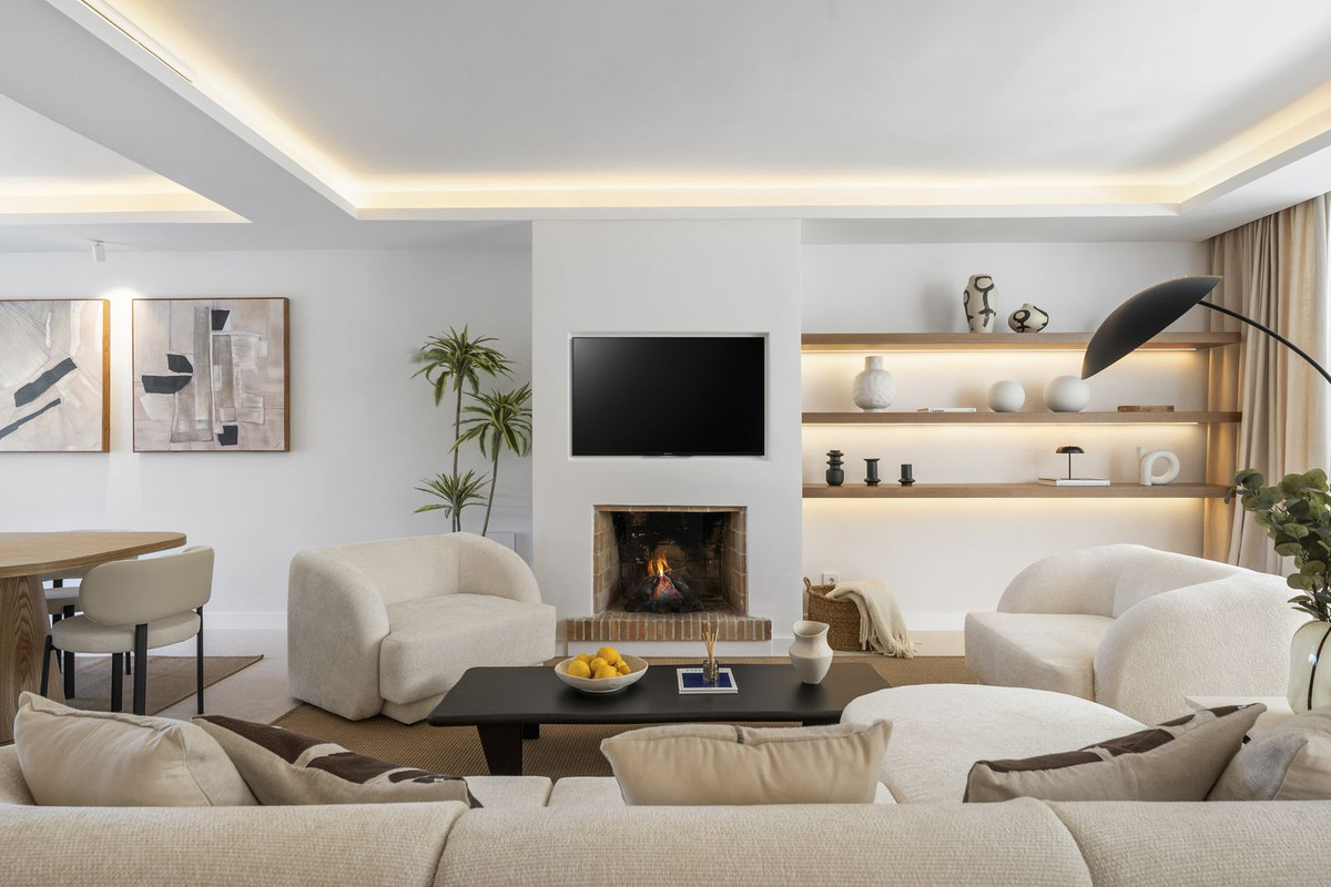 4 Bedroom Townhouse in Marbella - Photo 2