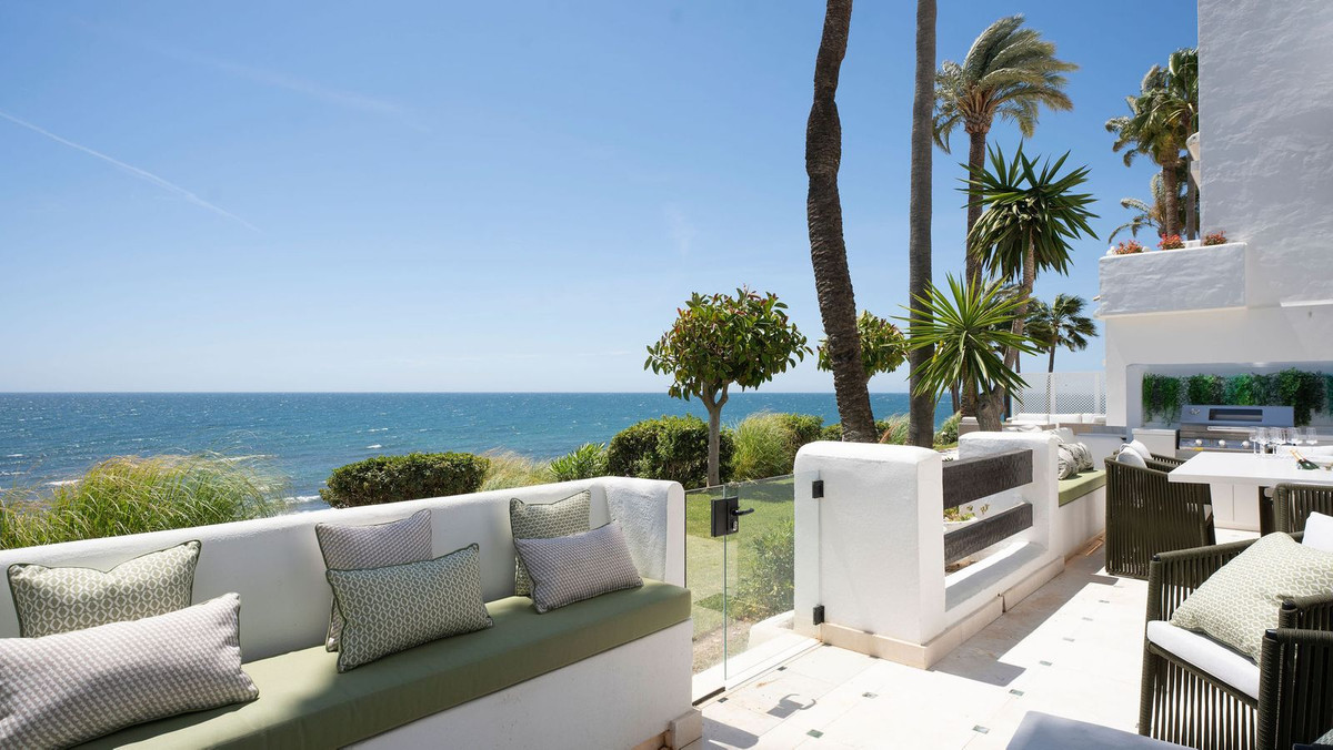 3 Bedroom Apartment in Marbella - Photo 2