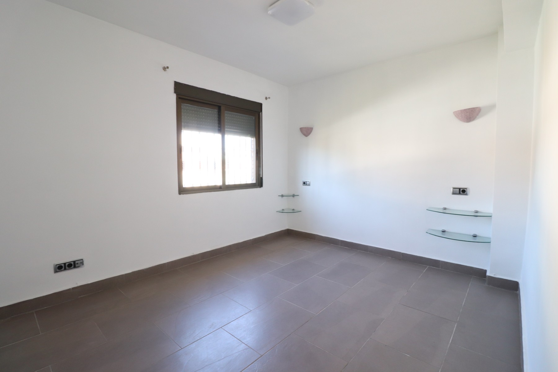 Piso de 3 dormitorios en Alicante – Foto 8