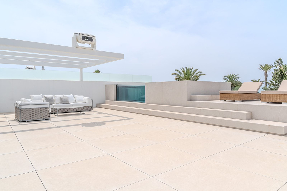4 Bedroom Villa in Marbella - Photo 55