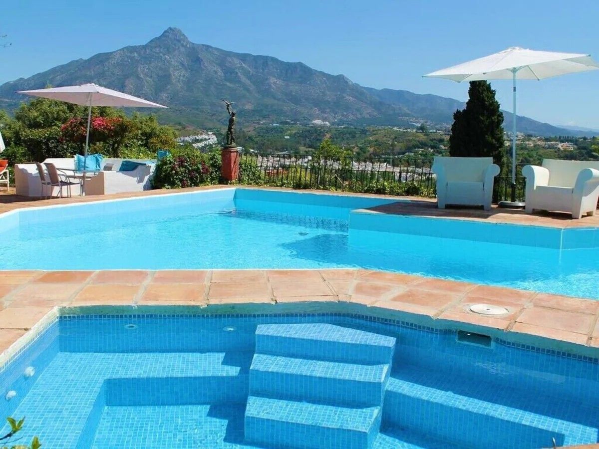 Villa in Nueva Andalucia