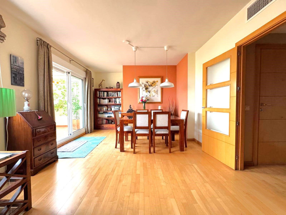 4 Bedroom Penthouse in Torremolinos - Photo 7