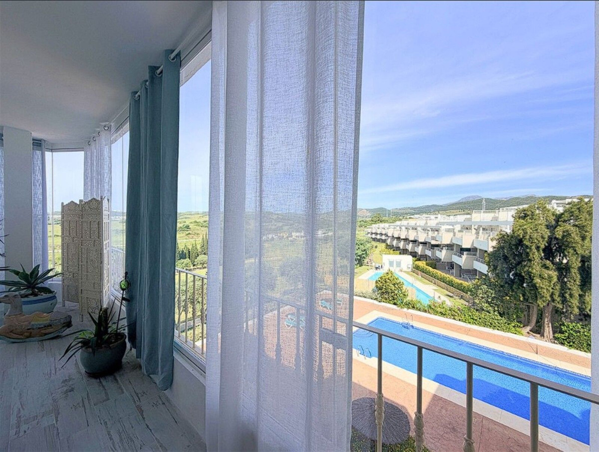 2 Bedroom Penthouse in Estepona - Photo 35