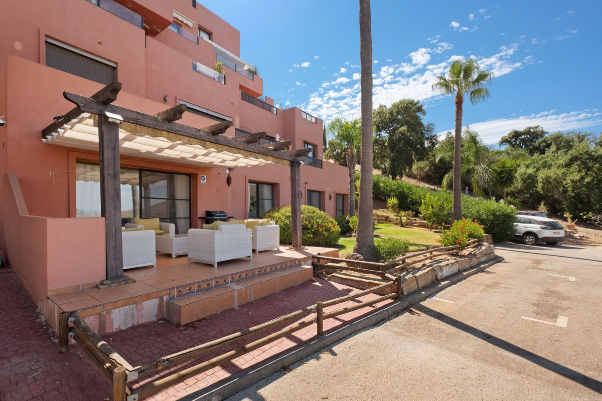 2 Bedroom Apartment in Marbella - Photo 18