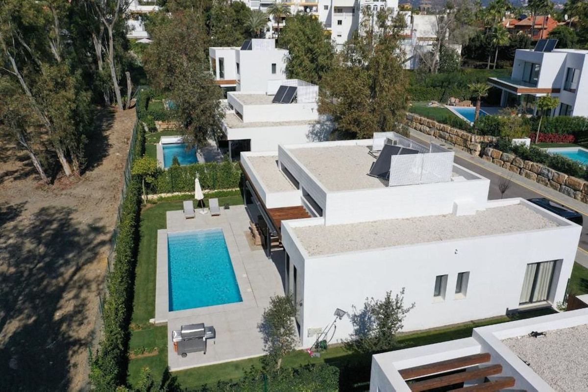 4 Bedroom Villa in Estepona - Photo 22
