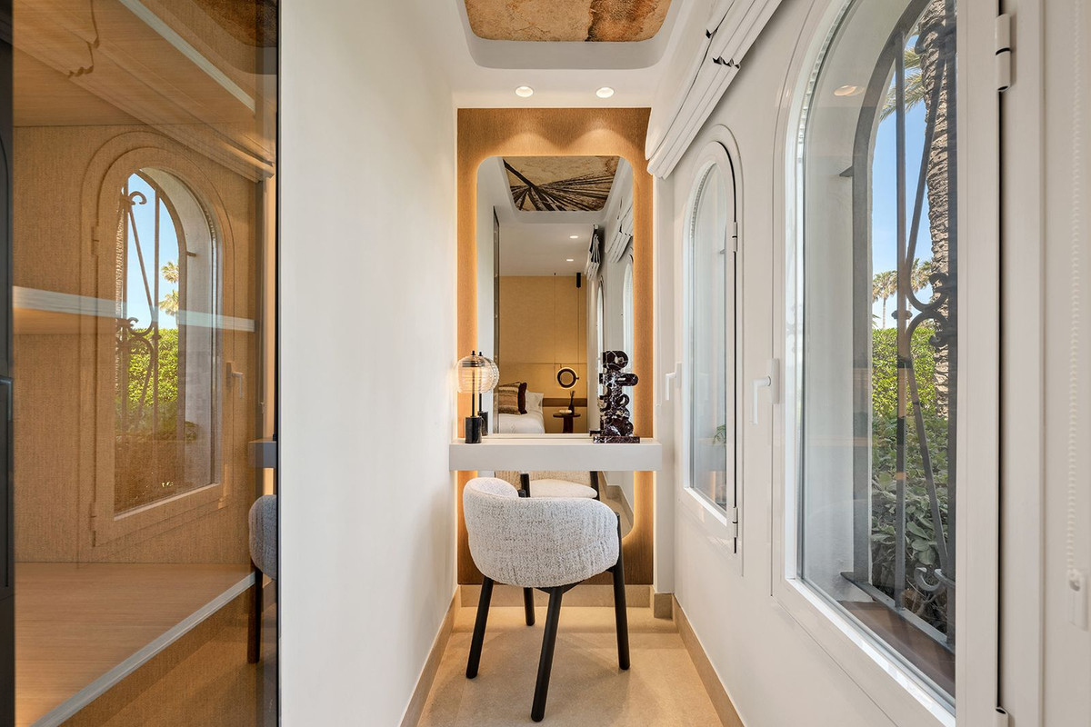 3 Bedroom Apartment in Estepona - Photo 10