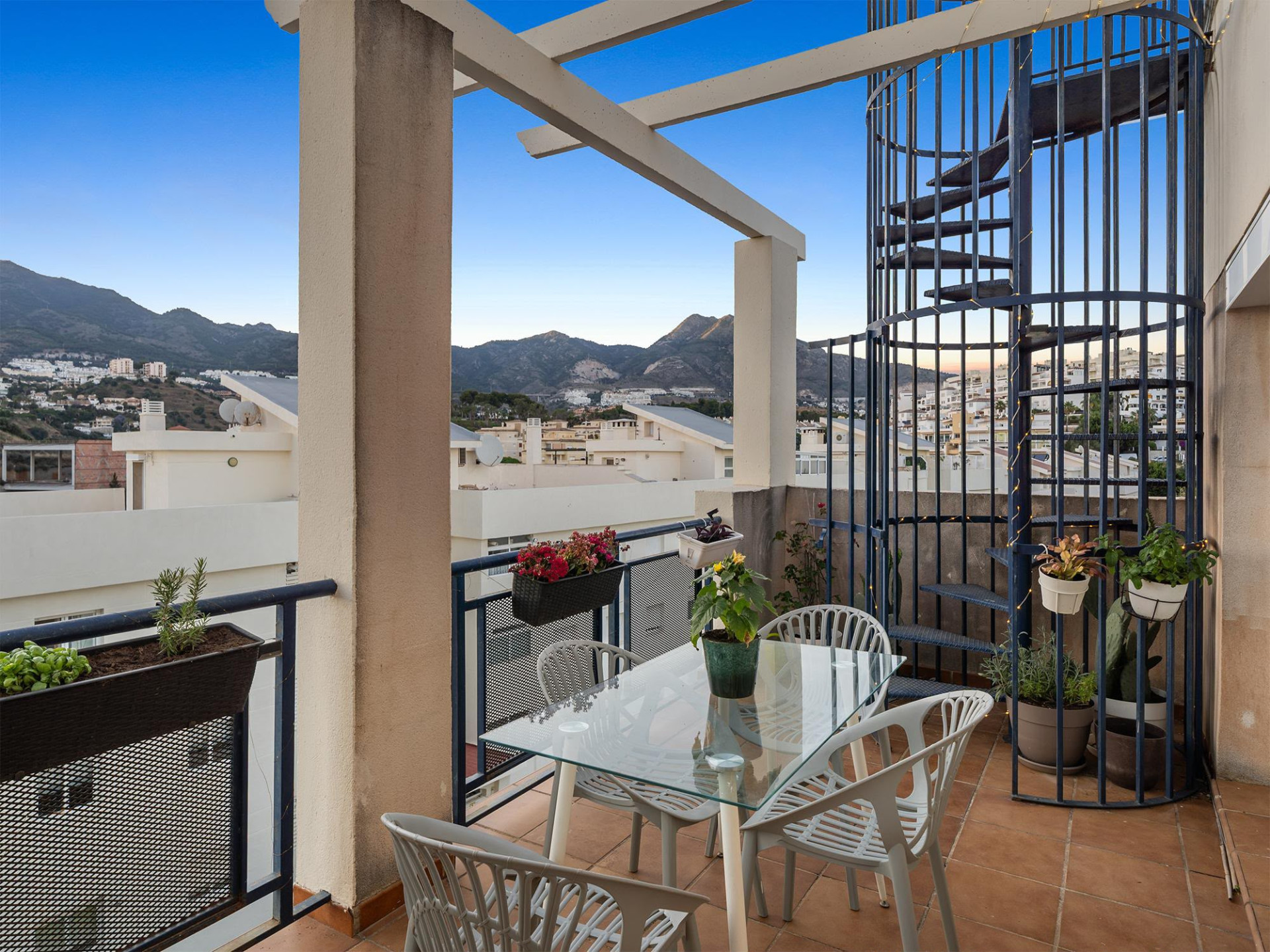 2 Bedroom Penthouse in Benalmádena - Photo 18
