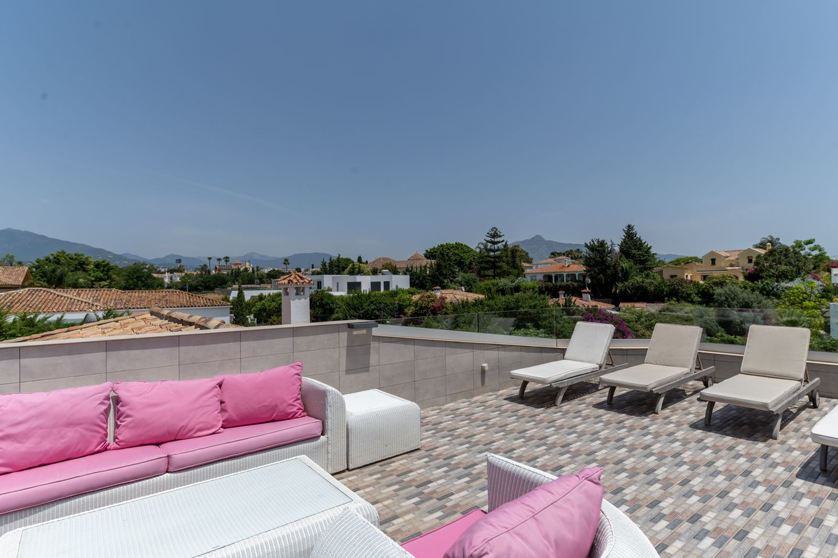 8 Bedroom Villa in San Pedro de Alcántara - Photo 7