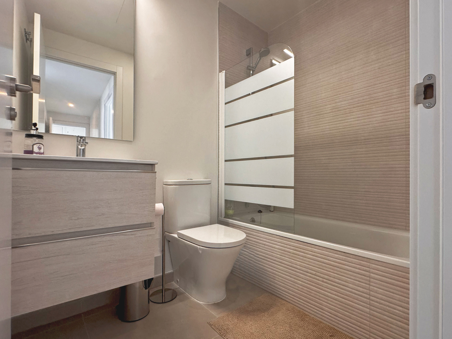 3 Bedroom Penthouse in Estepona - Photo 10