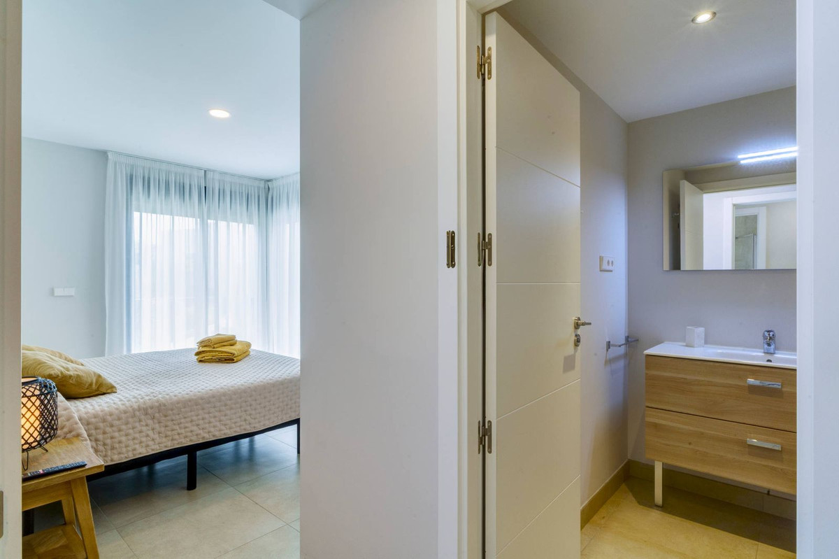 2 Bedroom Apartment in Estepona - Photo 19
