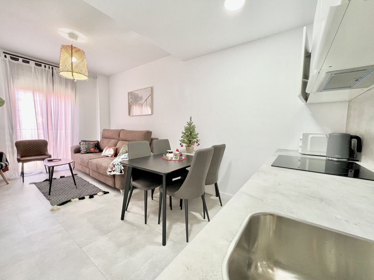 15 Bedroom Apartment in Málaga - Photo 2