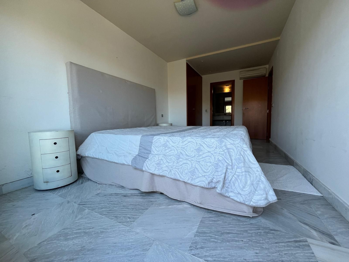 2 Bedroom Apartment in Benahavís - Photo 16