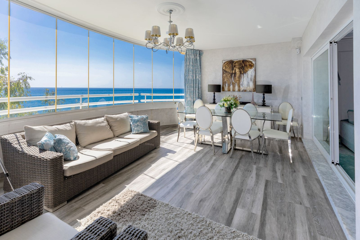 3 Bedroom Apartment in Benalmádena - Photo 2