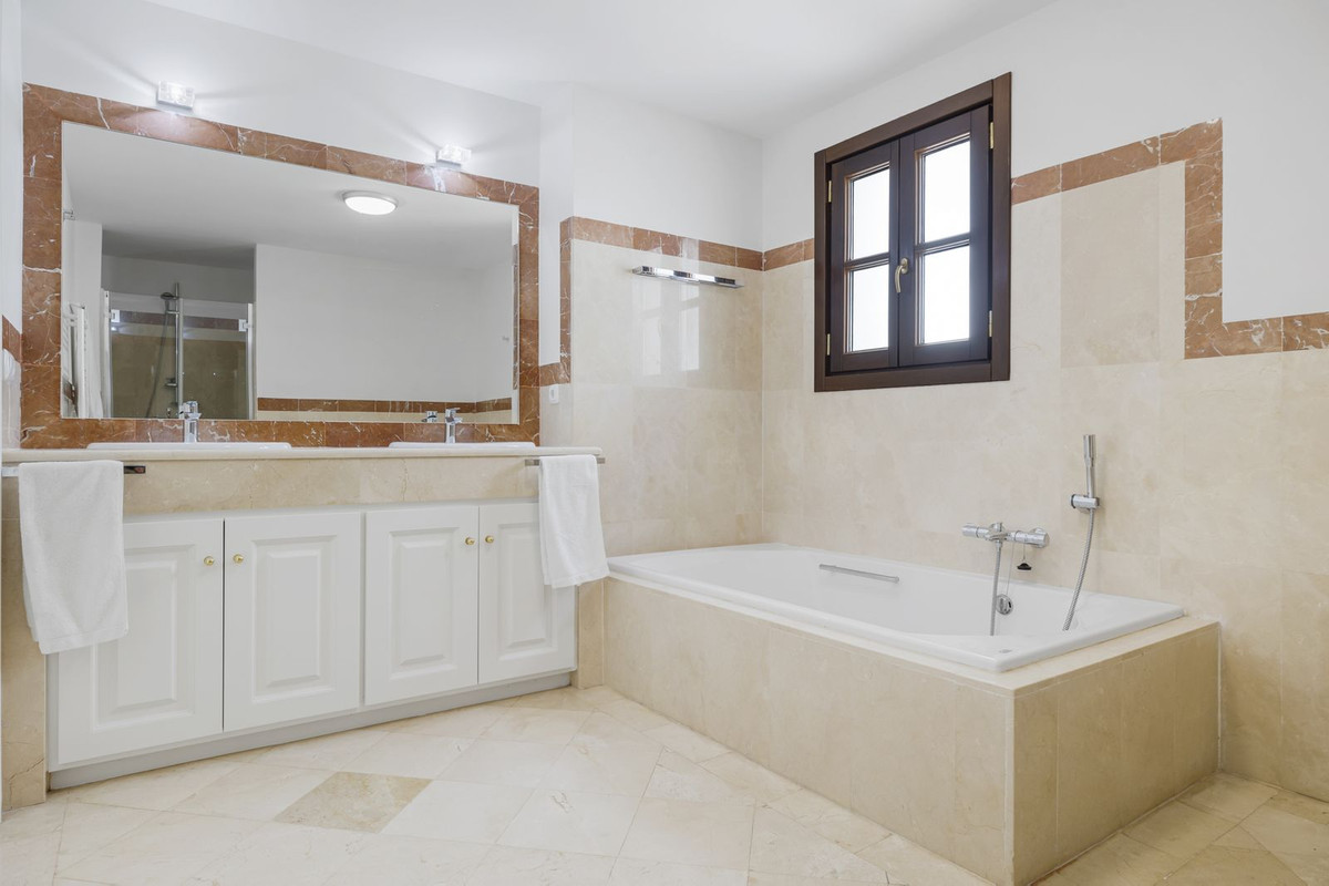 5 Bedroom Townhouse in Benahavís - Foto 26