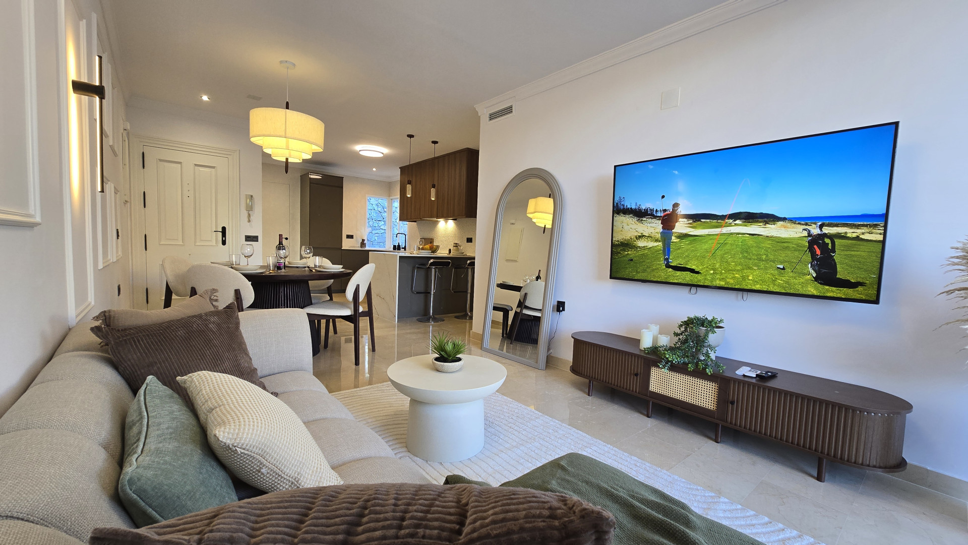 3 Bedroom Apartment in Benahavís - Photo 3