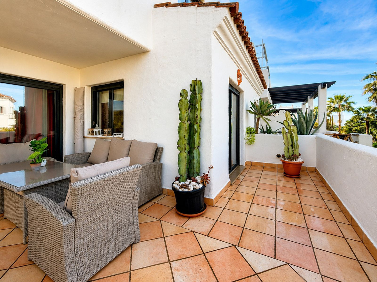 2 Bedroom Apartment in Estepona - Photo 25