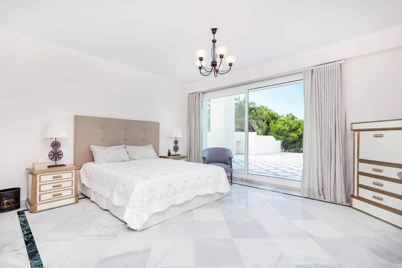6 Bedroom Villa in Marbella - Photo 18