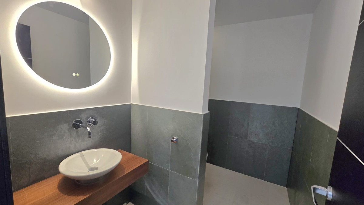 5 Bedroom Villa in Marbella - Photo 15