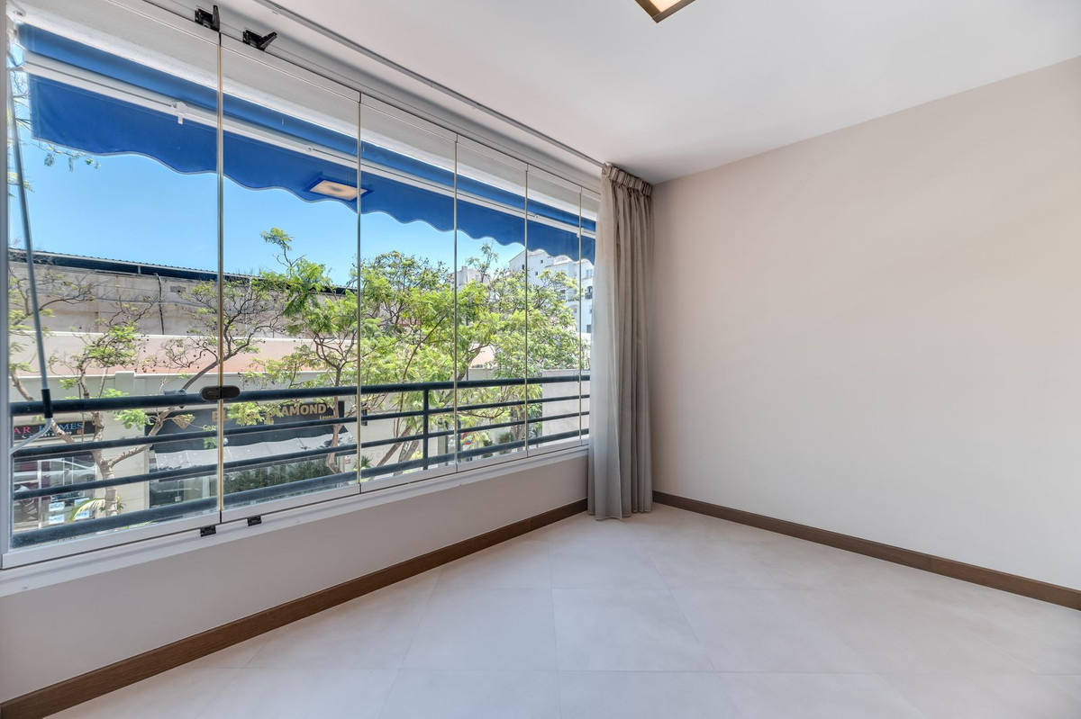 3 Bedroom Apartment in Marbella - Photo 24