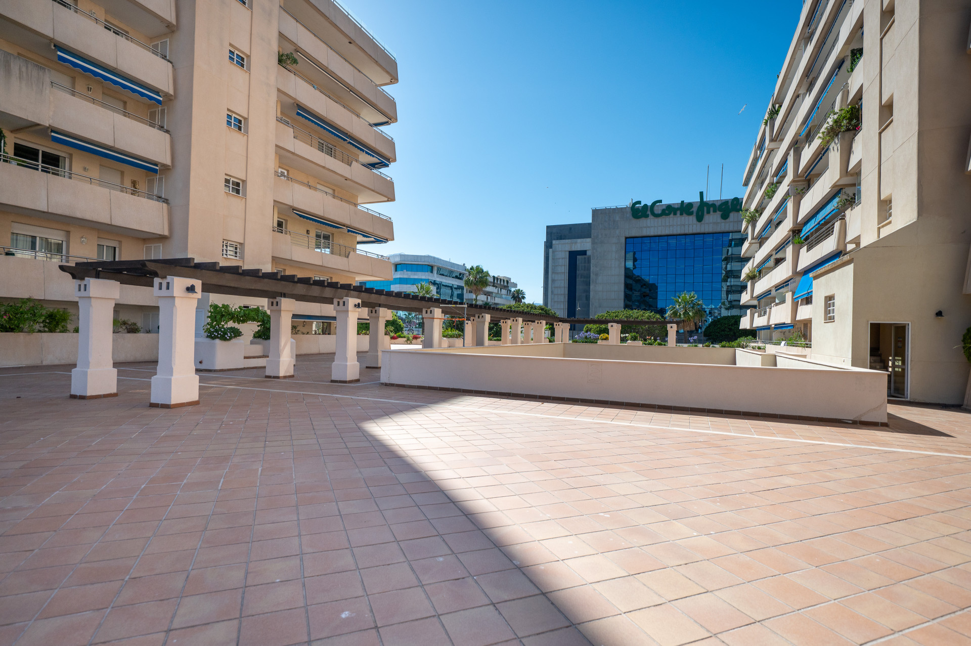 2 Bedroom Apartment in Marbella - Photo 26